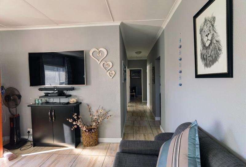 4 Bedroom Property for Sale in Goodwood Estate Western Cape